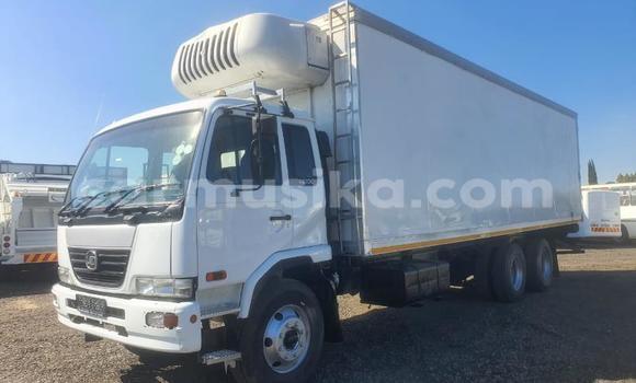 Buy Used Volvo F4 White Truck in Beitbridge in Matabeleland South Buy Used Volvo F4 White Truck in Beitbridge in Matabeleland South