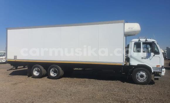 Buy Used Volvo F4 White Truck in Beitbridge in Matabeleland South Buy Used Volvo F4 White Truck in Beitbridge in Matabeleland South