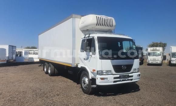 Buy Used Volvo F4 White Truck in Beitbridge in Matabeleland South Buy Used Volvo F4 White Truck in Beitbridge in Matabeleland South