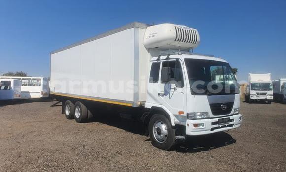 Buy Used Volvo F4 White Truck in Beitbridge in Matabeleland South Buy Used Volvo F4 White Truck in Beitbridge in Matabeleland South