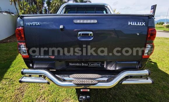 Nunua Ilio tumika Toyota Hilux Fedha Gari ndani ya Beitbridge nchini Matabeleland Kusini