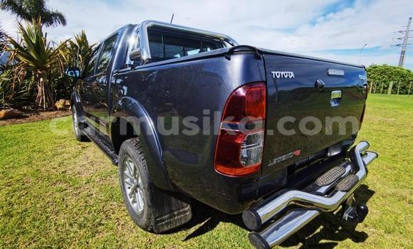 Buy Used Toyota Hilux Silver Car in Beitbridge in Matabeleland South Buy Used Toyota Hilux Silver Car in Beitbridge in Matabeleland South