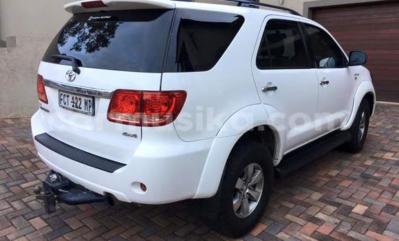 Acheter Occasion Voiture Toyota Fortuner Blanc à Beitbridge, Matabeleland South Acheter Occasion Voiture Toyota Fortuner Blanc à Beitbridge, Matabeleland South