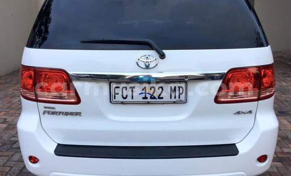 Acheter Occasion Voiture Toyota Fortuner Blanc à Beitbridge, Matabeleland South Acheter Occasion Voiture Toyota Fortuner Blanc à Beitbridge, Matabeleland South