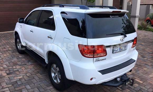 Acheter Occasion Voiture Toyota Fortuner Blanc à Beitbridge, Matabeleland South Acheter Occasion Voiture Toyota Fortuner Blanc à Beitbridge, Matabeleland South