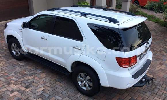 Acheter Occasion Voiture Toyota Fortuner Blanc à Beitbridge, Matabeleland South Acheter Occasion Voiture Toyota Fortuner Blanc à Beitbridge, Matabeleland South