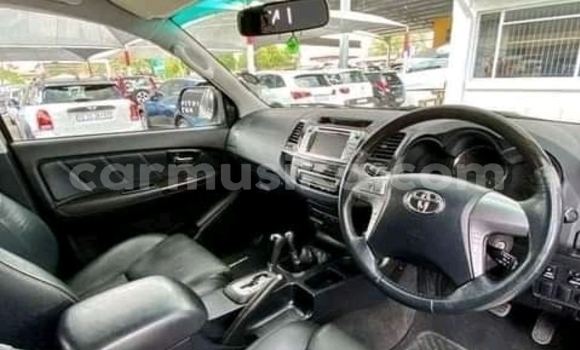 Acheter Occasion Voiture Toyota Fortuner Gris à Beitbridge, Matabeleland South Acheter Occasion Voiture Toyota Fortuner Gris à Beitbridge, Matabeleland South