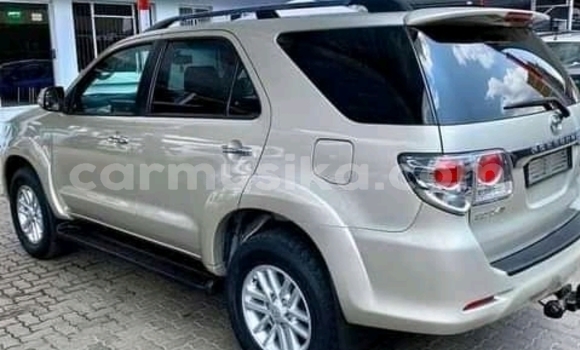 Acheter Occasion Voiture Toyota Fortuner Gris à Beitbridge, Matabeleland South Acheter Occasion Voiture Toyota Fortuner Gris à Beitbridge, Matabeleland South