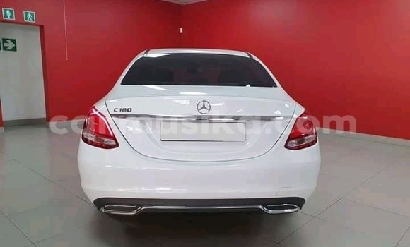 Nunua Ilio tumika Mercedes-Benz E200 Nyeupe Gari ndani ya Beitbridge nchini Matabeleland Kusini Nunua Ilio tumika Mercedes-Benz E200 Nyeupe Gari ndani ya Beitbridge nchini Matabeleland Kusini