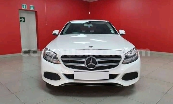 Nunua Ilio tumika Mercedes-Benz E200 Nyeupe Gari ndani ya Beitbridge nchini Matabeleland Kusini Nunua Ilio tumika Mercedes-Benz E200 Nyeupe Gari ndani ya Beitbridge nchini Matabeleland Kusini