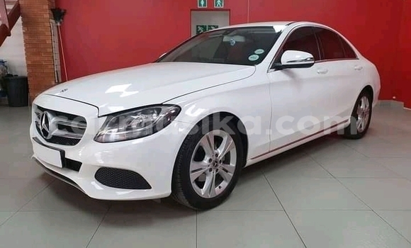 Nunua Ilio tumika Mercedes-Benz E200 Nyeupe Gari ndani ya Beitbridge nchini Matabeleland Kusini Nunua Ilio tumika Mercedes-Benz E200 Nyeupe Gari ndani ya Beitbridge nchini Matabeleland Kusini