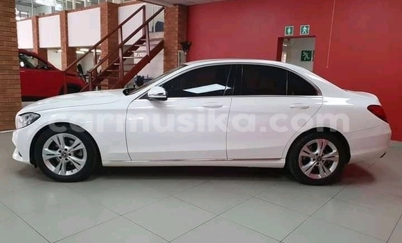 Nunua Ilio tumika Mercedes-Benz E200 Nyeupe Gari ndani ya Beitbridge nchini Matabeleland Kusini Nunua Ilio tumika Mercedes-Benz E200 Nyeupe Gari ndani ya Beitbridge nchini Matabeleland Kusini