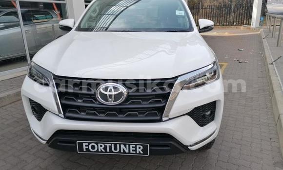 Nunua Ilio tumika Toyota Fortuner Nyeupe Gari ndani ya Masvingo nchini Masvingo Nunua Ilio tumika Toyota Fortuner Nyeupe Gari ndani ya Masvingo nchini Masvingo