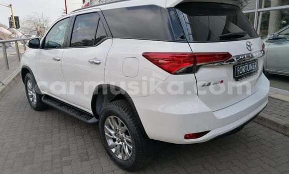 Nunua Ilio tumika Toyota Fortuner Nyeupe Gari ndani ya Masvingo nchini Masvingo Nunua Ilio tumika Toyota Fortuner Nyeupe Gari ndani ya Masvingo nchini Masvingo