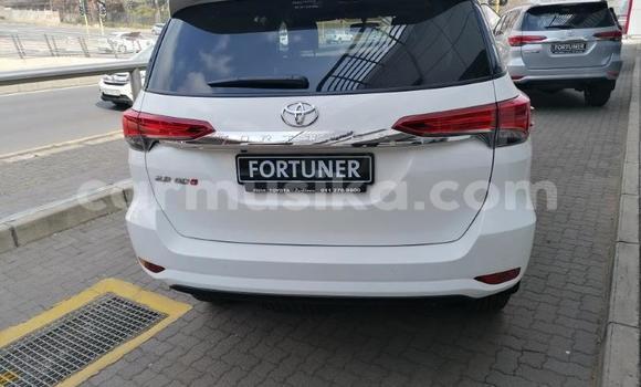 Nunua Ilio tumika Toyota Fortuner Nyeupe Gari ndani ya Masvingo nchini Masvingo Nunua Ilio tumika Toyota Fortuner Nyeupe Gari ndani ya Masvingo nchini Masvingo