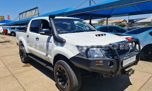 Buy Used Toyota Hilux White Car in Beitbridge in Matabeleland South