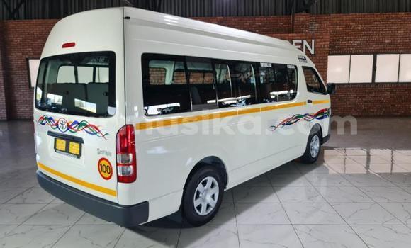 Buy Used Toyota Pickup White Car in Beitbridge in Matabeleland South