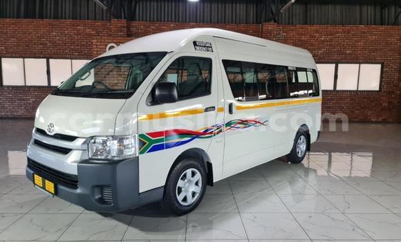 Buy Used Toyota Pickup White Car in Beitbridge in Matabeleland South Buy Used Toyota Pickup White Car in Beitbridge in Matabeleland South