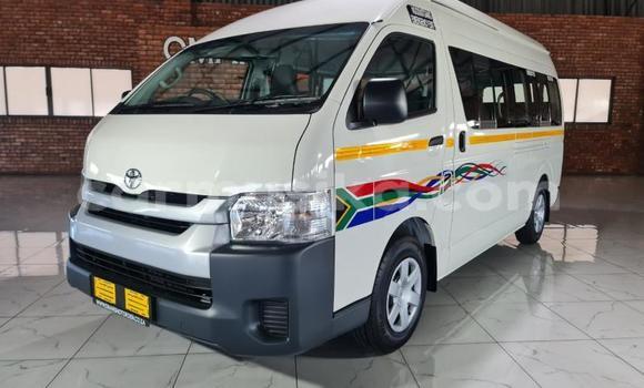 Buy Used Toyota Pickup White Car in Beitbridge in Matabeleland South Buy Used Toyota Pickup White Car in Beitbridge in Matabeleland South