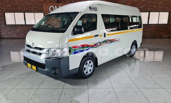 Buy Used Toyota Pickup White Car in Beitbridge in Matabeleland South Buy Used Toyota Pickup White Car in Beitbridge in Matabeleland South