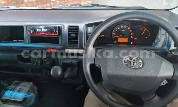 Buy Used Toyota Pickup White Car in Beitbridge in Matabeleland South Buy Used Toyota Pickup White Car in Beitbridge in Matabeleland South