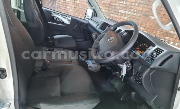 Buy Used Toyota Pickup White Car in Beitbridge in Matabeleland South Buy Used Toyota Pickup White Car in Beitbridge in Matabeleland South