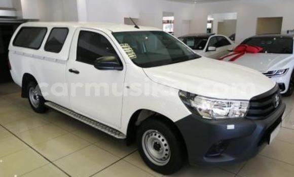 Buy Used Toyota Hilux White Car in Beitbridge in Matabeleland South