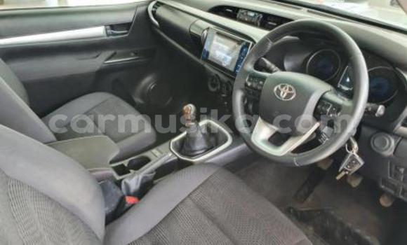 Acheter Occasion Voiture Toyota Hilux Blanc à Beitbridge, Matabeleland South Acheter Occasion Voiture Toyota Hilux Blanc à Beitbridge, Matabeleland South