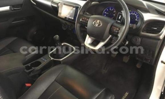 Tenga Tsaru Toyota Hilux Zvimwe Mota in Beitbridge in Matabeleland South Tenga Tsaru Toyota Hilux Zvimwe Mota in Beitbridge in Matabeleland South