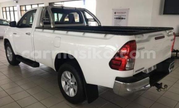 Tenga Tsaru Toyota Hilux Zvimwe Mota in Beitbridge in Matabeleland South Tenga Tsaru Toyota Hilux Zvimwe Mota in Beitbridge in Matabeleland South
