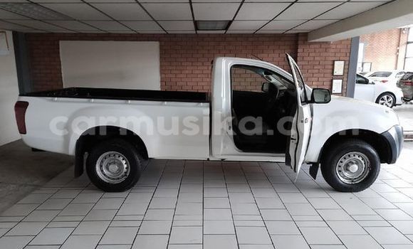 Nunua Ilio tumika Isuzu KB Nyeupe Gari ndani ya Beitbridge nchini Matabeleland Kusini Nunua Ilio tumika Isuzu KB Nyeupe Gari ndani ya Beitbridge nchini Matabeleland Kusini