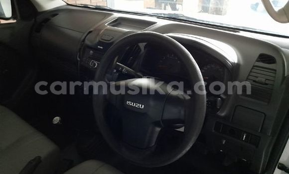 Nunua Ilio tumika Isuzu KB Nyeupe Gari ndani ya Beitbridge nchini Matabeleland Kusini Nunua Ilio tumika Isuzu KB Nyeupe Gari ndani ya Beitbridge nchini Matabeleland Kusini