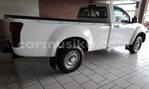 Nunua Ilio tumika Isuzu KB Nyeupe Gari ndani ya Beitbridge nchini Matabeleland Kusini Nunua Ilio tumika Isuzu KB Nyeupe Gari ndani ya Beitbridge nchini Matabeleland Kusini