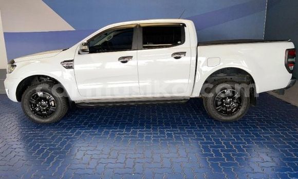 Nunua Ilio tumika Ford Ranger Nyeupe Gari ndani ya Beitbridge nchini Matabeleland Kusini Nunua Ilio tumika Ford Ranger Nyeupe Gari ndani ya Beitbridge nchini Matabeleland Kusini