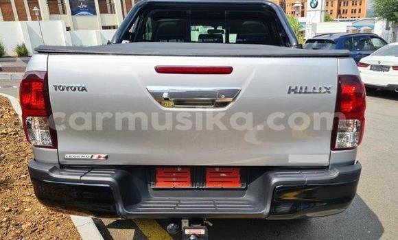 Tenga Tsaru Toyota Hilux Sirivha Mota in Beitbridge in Matabeleland South Tenga Tsaru Toyota Hilux Sirivha Mota in Beitbridge in Matabeleland South