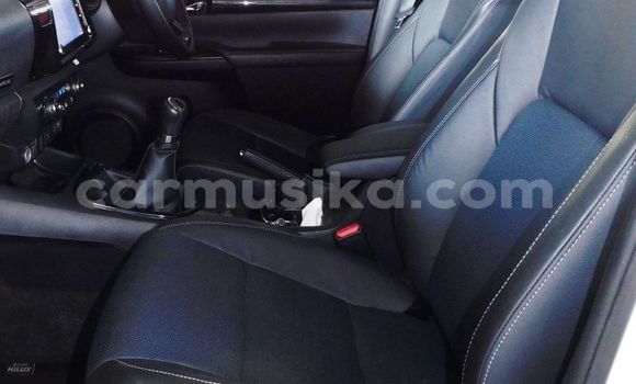 Acheter Occasion Voiture Toyota Hilux Blanc à Beitbridge, Matabeleland South Acheter Occasion Voiture Toyota Hilux Blanc à Beitbridge, Matabeleland South