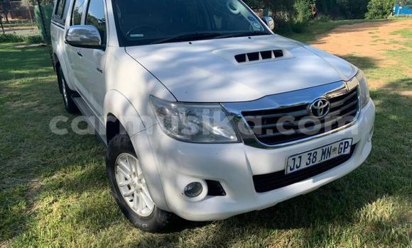 Nunua Ilio tumika Toyota HiAce Nyeupe Lori ndani ya Beitbridge nchini Matabeleland Kusini