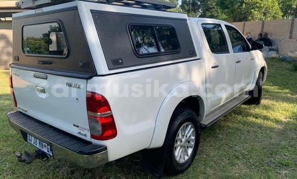 Buy Used Toyota HiAce White Truck in Beitbridge in Matabeleland South Buy Used Toyota HiAce White Truck in Beitbridge in Matabeleland South