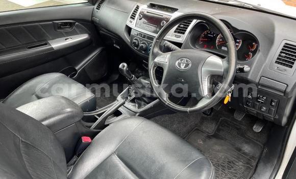 Acheter Occasion Voiture Toyota Hilux Blanc à Beitbridge, Matabeleland South Acheter Occasion Voiture Toyota Hilux Blanc à Beitbridge, Matabeleland South