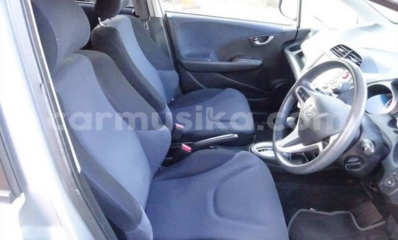 Nunua Ilio tumika Honda Fit Fedha Gari ndani ya Beitbridge nchini Matabeleland Kusini Nunua Ilio tumika Honda Fit Fedha Gari ndani ya Beitbridge nchini Matabeleland Kusini