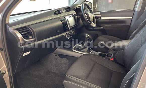 Acheter Occasion Voiture Toyota Hilux Beige à Beitbridge, Matabeleland South Acheter Occasion Voiture Toyota Hilux Beige à Beitbridge, Matabeleland South