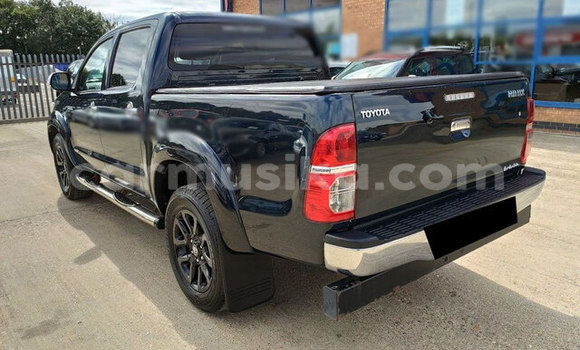 Nunua Ilio tumika Toyota Hilux Nyeusi Gari ndani ya Beitbridge nchini Matabeleland Kusini Nunua Ilio tumika Toyota Hilux Nyeusi Gari ndani ya Beitbridge nchini Matabeleland Kusini