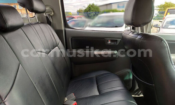 Nunua Ilio tumika Toyota Hilux Nyeusi Gari ndani ya Beitbridge nchini Matabeleland Kusini Nunua Ilio tumika Toyota Hilux Nyeusi Gari ndani ya Beitbridge nchini Matabeleland Kusini