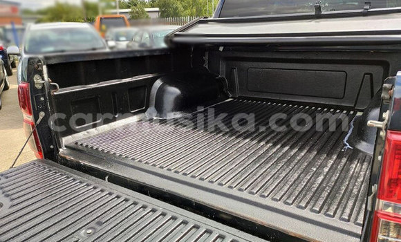 Nunua Ilio tumika Toyota Hilux Nyeusi Gari ndani ya Beitbridge nchini Matabeleland Kusini Nunua Ilio tumika Toyota Hilux Nyeusi Gari ndani ya Beitbridge nchini Matabeleland Kusini