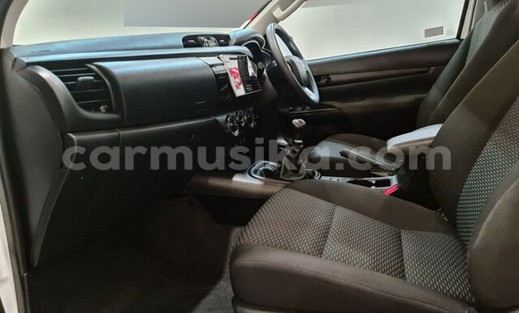 Acheter Occasion Voiture Toyota Hilux Blanc à Beitbridge, Matabeleland South Acheter Occasion Voiture Toyota Hilux Blanc à Beitbridge, Matabeleland South