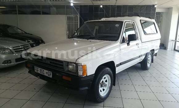Tenga Tsaru Toyota Hilux Chena Mota in Beitbridge in Matabeleland South Tenga Tsaru Toyota Hilux Chena Mota in Beitbridge in Matabeleland South
