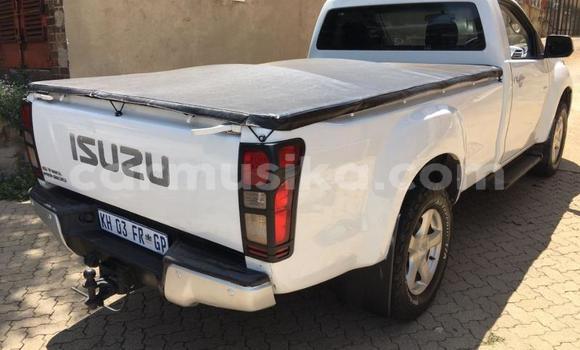 Acheter Occasion Voiture Isuzu KB Blanc à Beitbridge, Matabeleland South Acheter Occasion Voiture Isuzu KB Blanc à Beitbridge, Matabeleland South