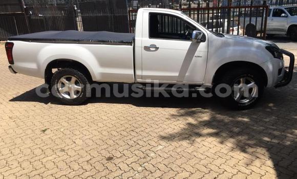 Acheter Occasion Voiture Isuzu KB Blanc à Beitbridge, Matabeleland South Acheter Occasion Voiture Isuzu KB Blanc à Beitbridge, Matabeleland South