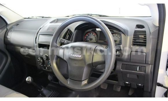 Tenga Tsaru Isuzu KB Chena Mota in Bulawayo in Bulawayo Tenga Tsaru Isuzu KB Chena Mota in Bulawayo in Bulawayo