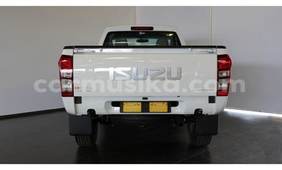 Tenga Tsaru Isuzu KB Chena Mota in Bulawayo in Bulawayo Tenga Tsaru Isuzu KB Chena Mota in Bulawayo in Bulawayo